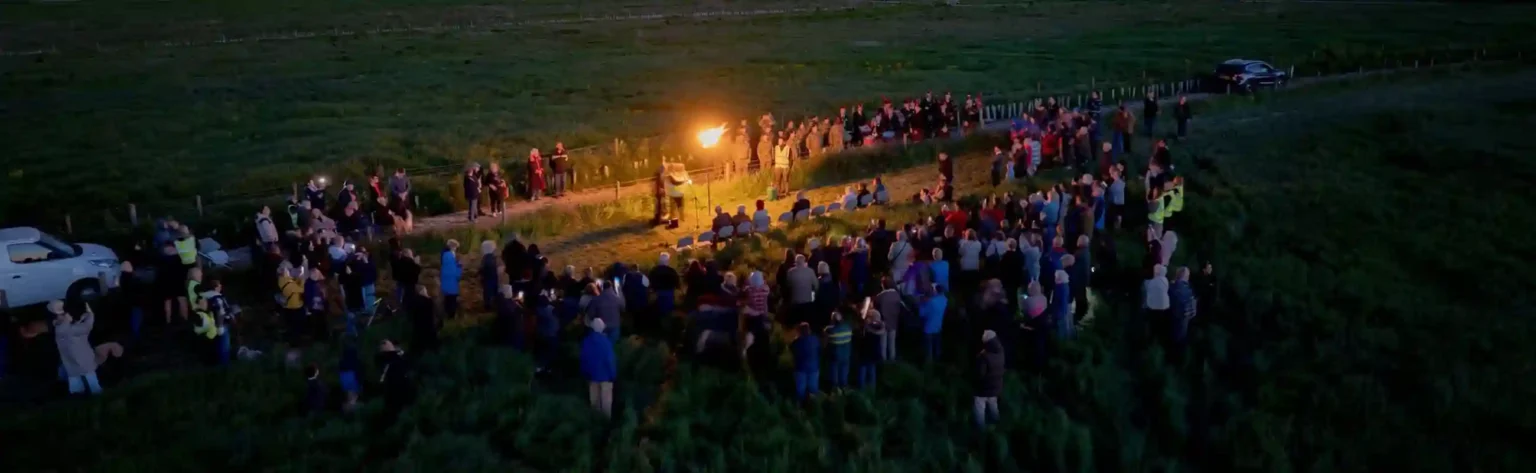 VE80 beacon lighting on the ridge nr deadron field